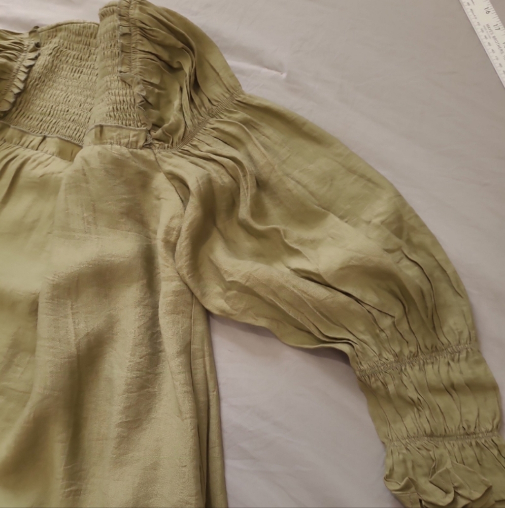 Moon River NWT Women's SZ M green Smocked Puffed Sleeve mini shift dress minimal - Picture 10 of 12